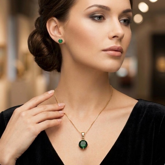 Jewelry - Elegant Green Jewelry Set with Necklace and Earrings